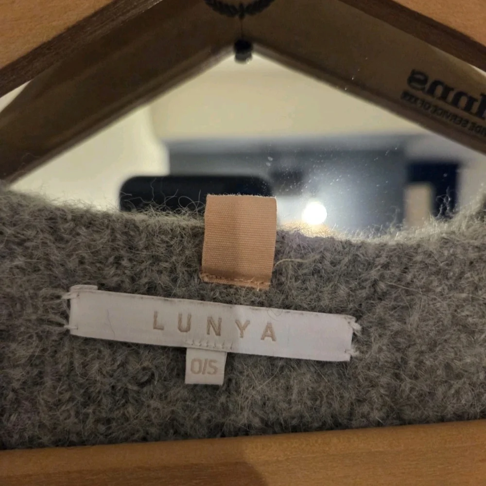 Lunya Superfine Alpaca Wool  Wrap Shawl Poncho Sweater ONE SIZE. - Picture 5 of 8